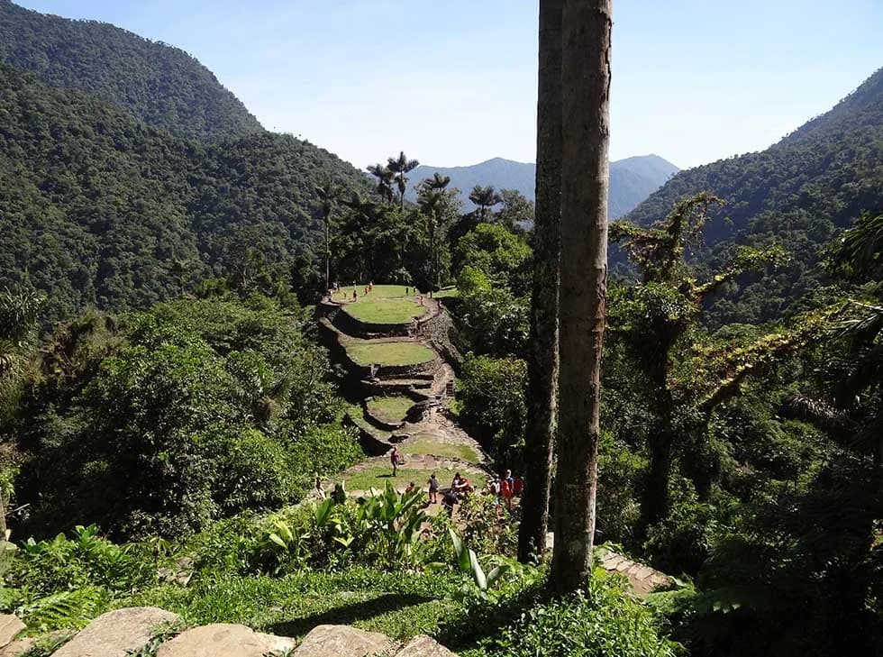Terrazas de piedra de Ciudad Perdida entre la selva de la Sierra Nevada